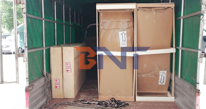 2020-09-25广州博摁特科技有限公司向非洲运送了两台电视柜和两台电视升降器