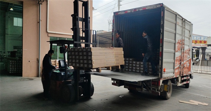 2022-01-13 Shipment of 200.00PCS Electric Projector Screen to to Chile